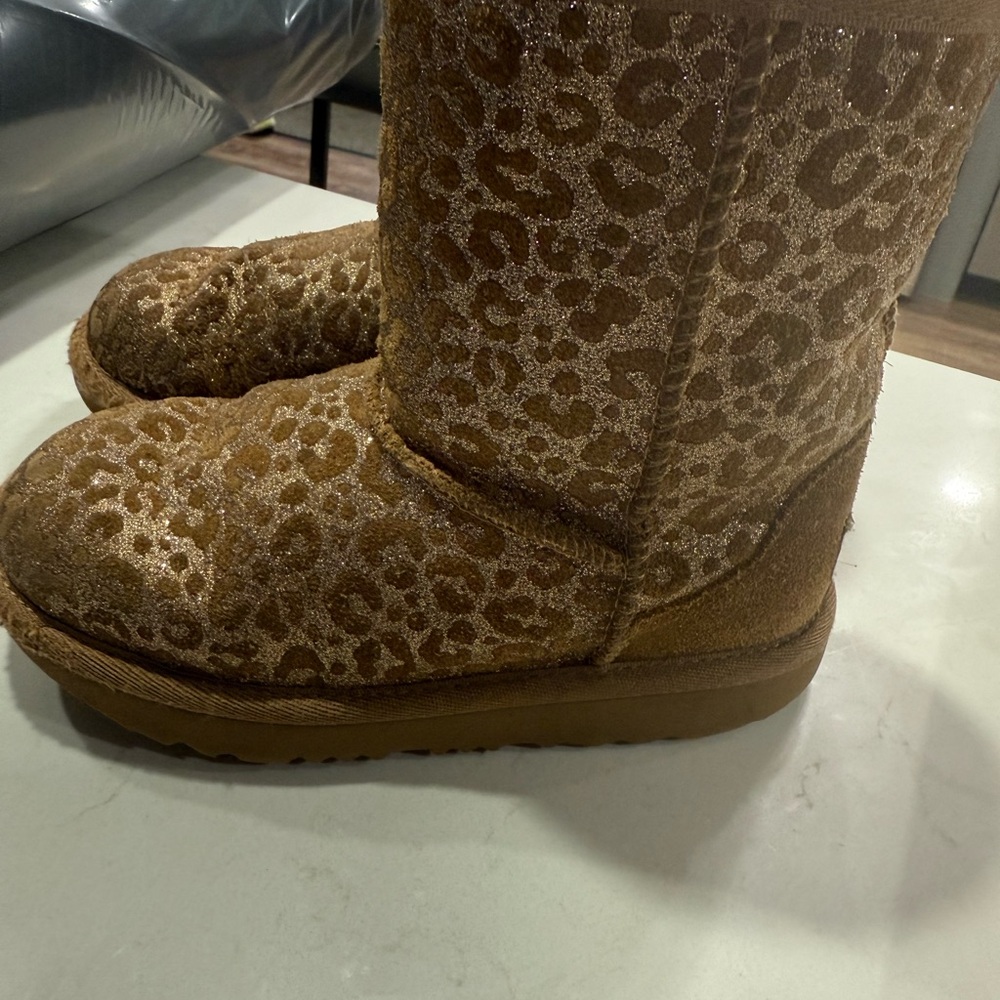 Leopard Print Fuzzy Boots
